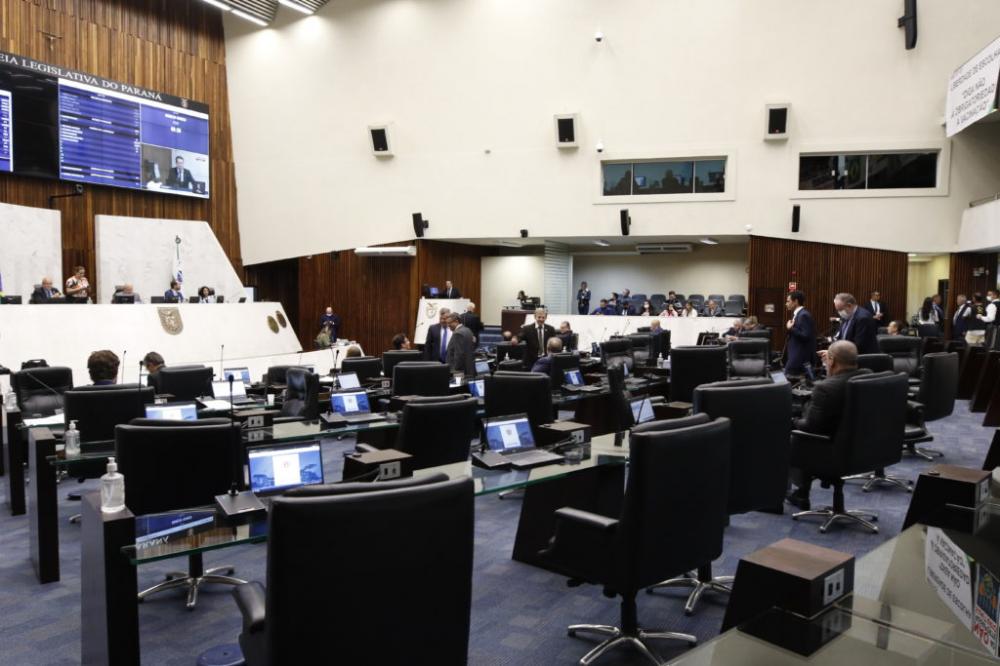 Deputados aprovam contas de Ratinho Jr referentes a 2018 e 2019