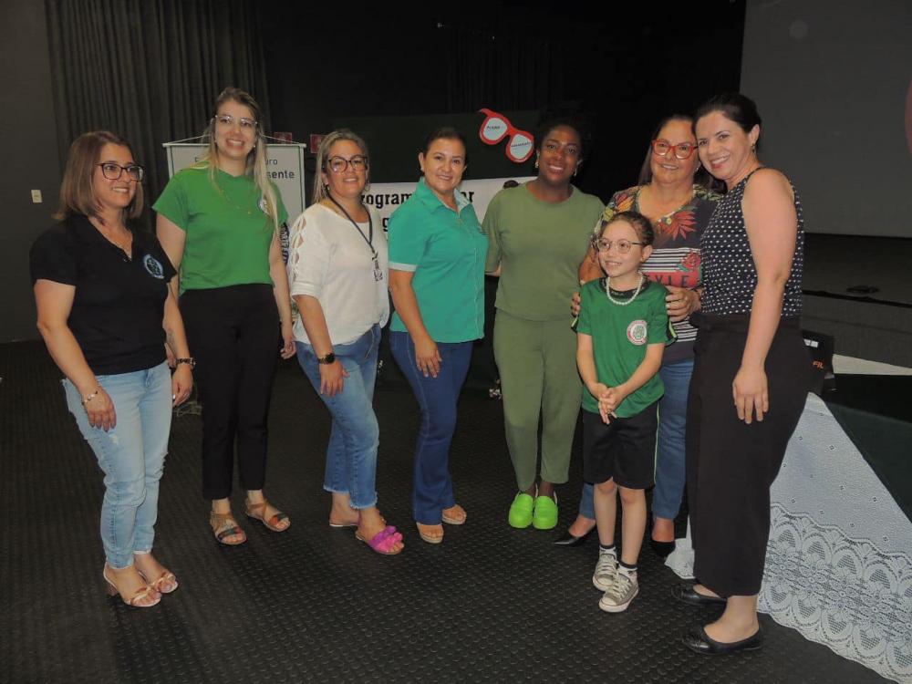Alunos da rede municipal de Jaguariaíva recebem óculos de grau gratuitos