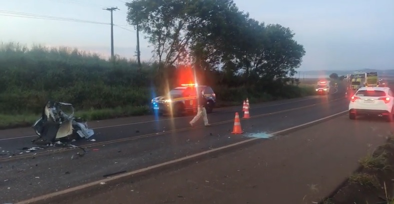 Motorista morre ao colidir frontalmente com ônibus no Norte Pioneiro 