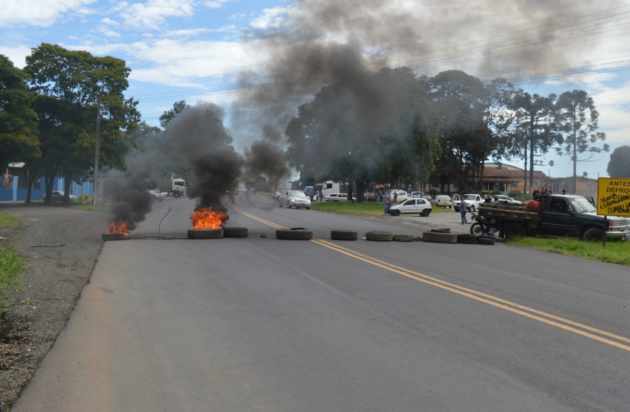 Manifestantes fecham rodovias do Norte Pioneiro após resultado das eleições