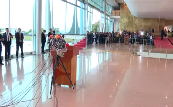 ASSISTA: Bolsonaro fala à nação em instantes