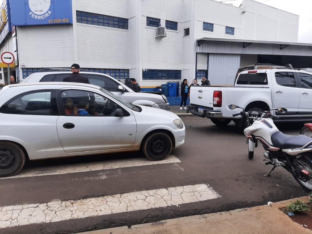 Acidente deixa trânsito lento no Centro de Wenceslau Braz