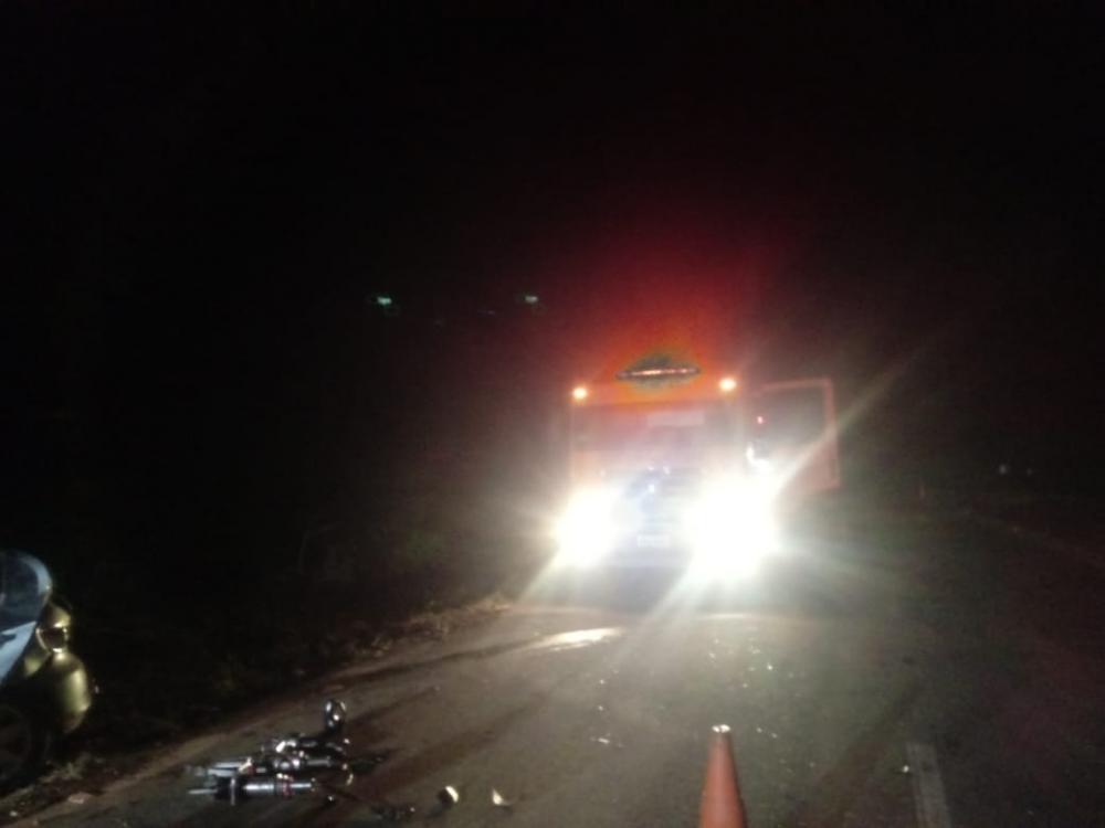 Motorista morre em acidente entre carro e carreta em Ibaiti