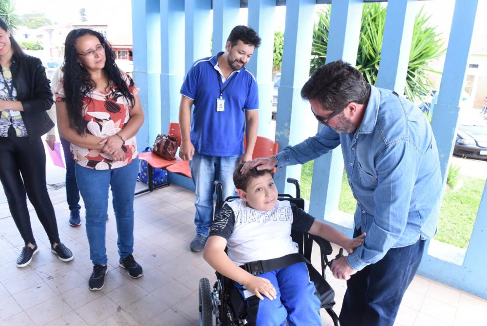 Prefeitura de Wenceslau Braz entrega primeira cadeira de rodas motorizada 