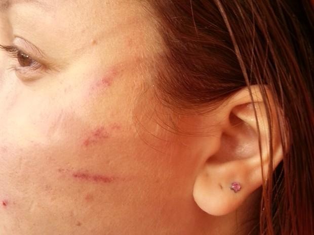 Mulher apanha após esposa desconfiar de mensagens dela com seu marido