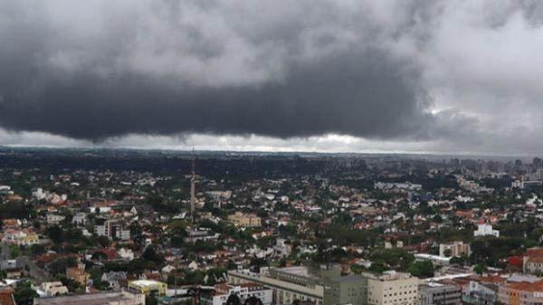 Previsão para esta quarta é de chuva em todo o Paraná e temporal no Norte