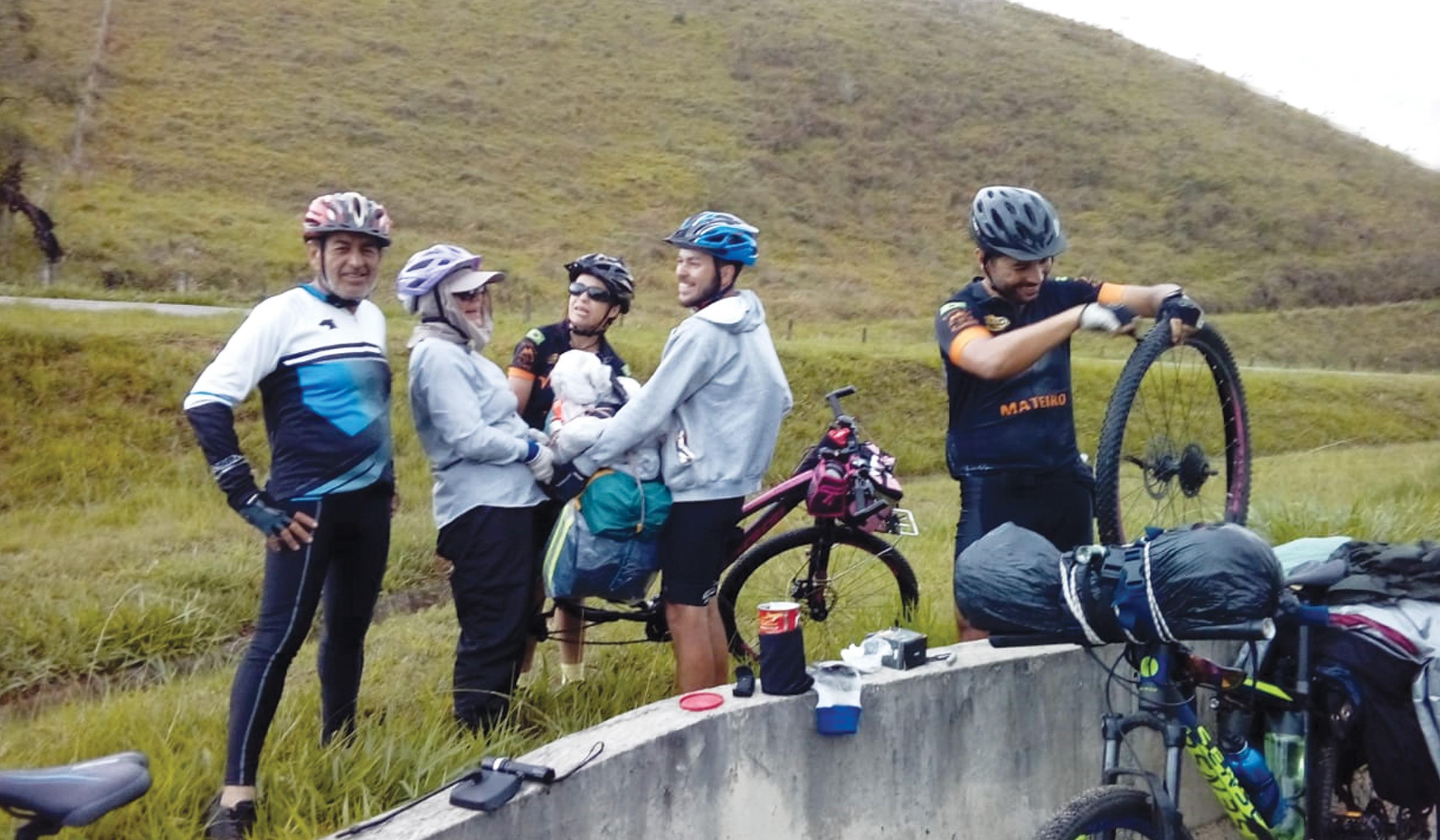 Para agradecer milagre, ciclistas pedalam mais de 600 km até Aparecida