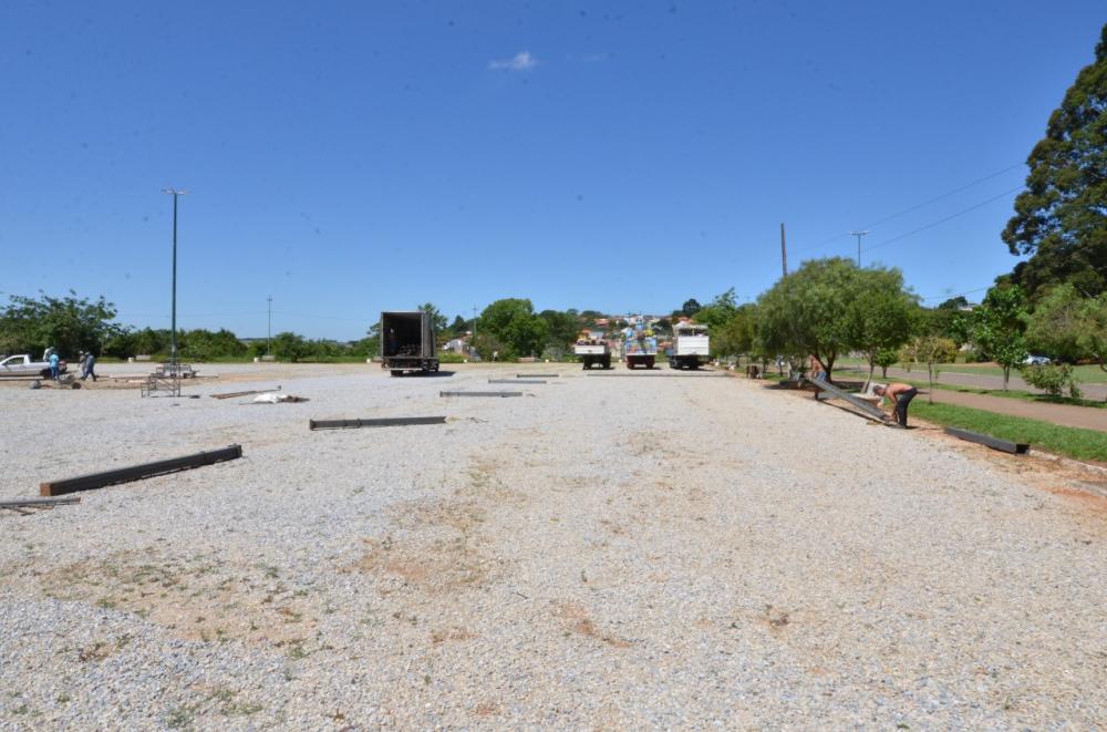 Praça do Chico começa a receber estrutura para shows de aniversário