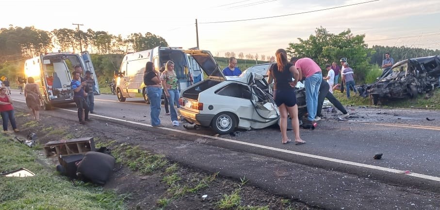 Acidente entre Ibaiti e Japira mata dois jovens