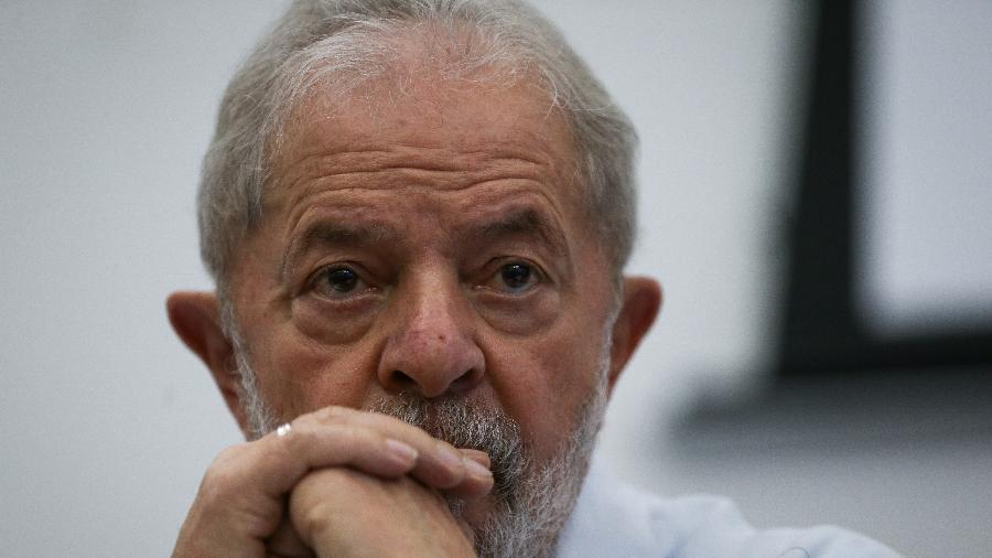 Lula fez cirurgia para retirada de lesão na laringe
