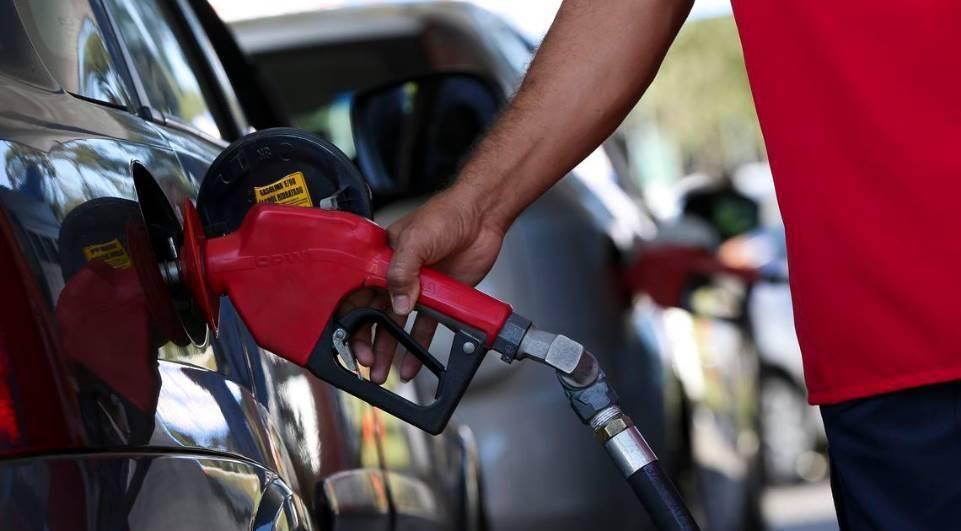 Petrobras reduz em 2% preço médio da gasolina nas refinarias nesta terça-feira