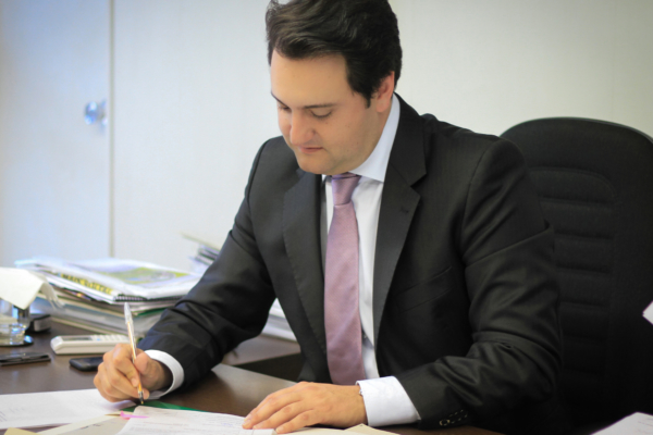 Ratinho Junior encaminha mensagem de lei sobre conservação de grandes felinos no Paraná