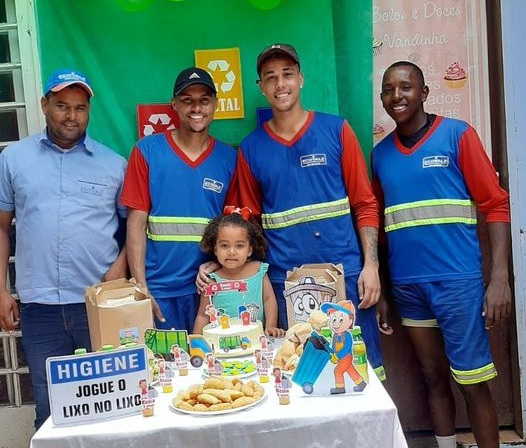 Criança viraliza ao convidar coletores para seu aniversário com o tema “recicláveis”