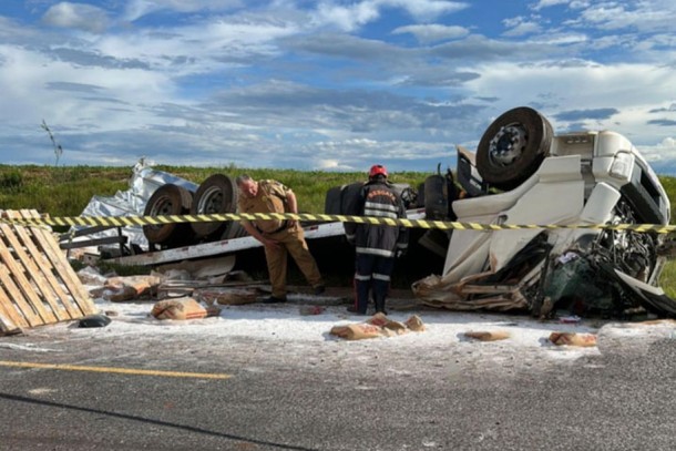 Caminhoneiro do Norte Pioneiro morre esmagado pelo próprio caminhão