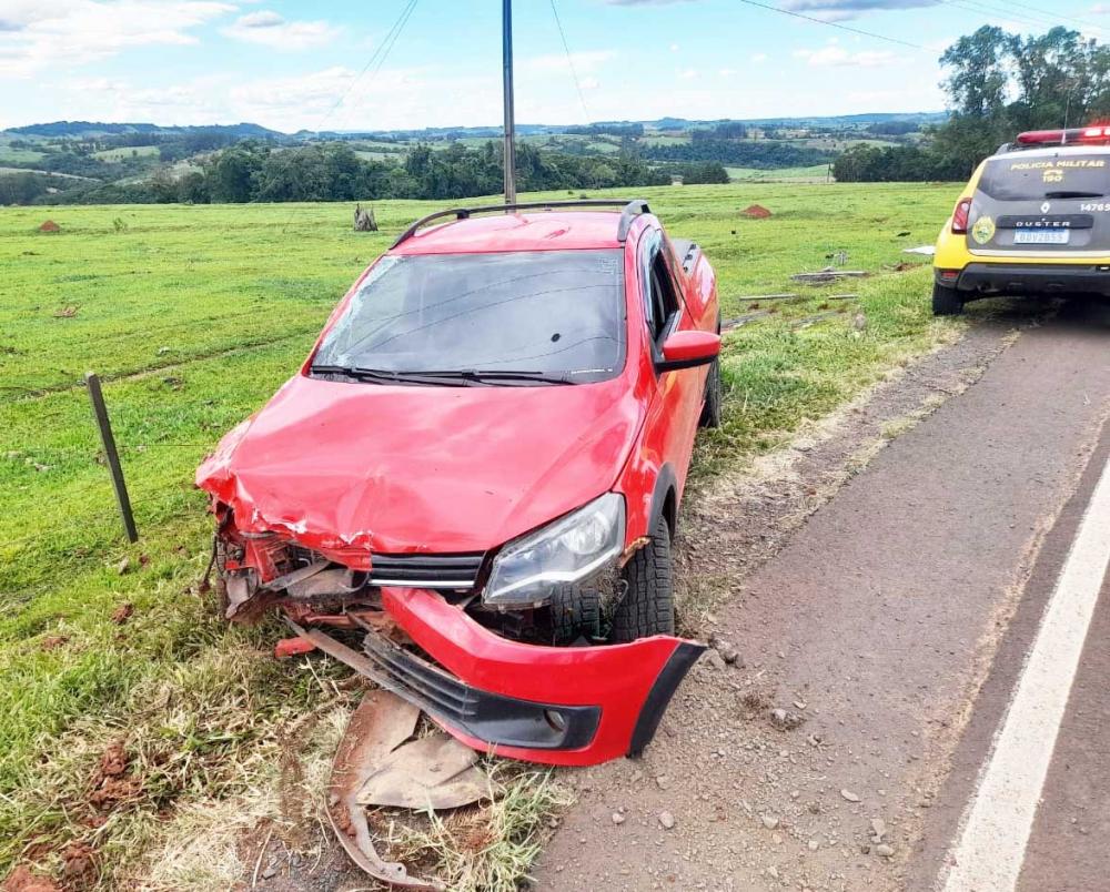 Motorista embriagado perde o controle e bate carro em Jaboti