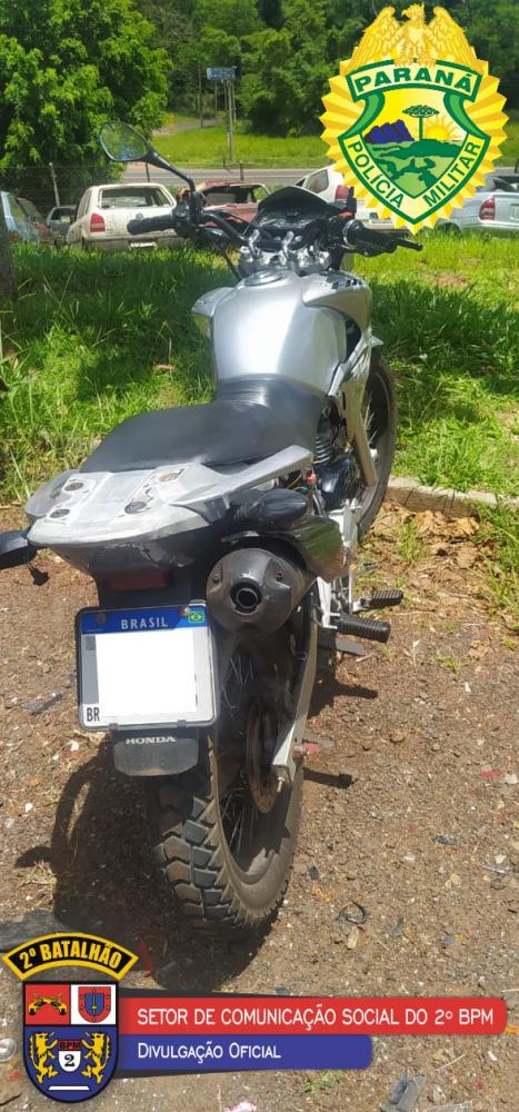 Motociclista chama no grau, só não percebeu que fez isso em frente a viatura