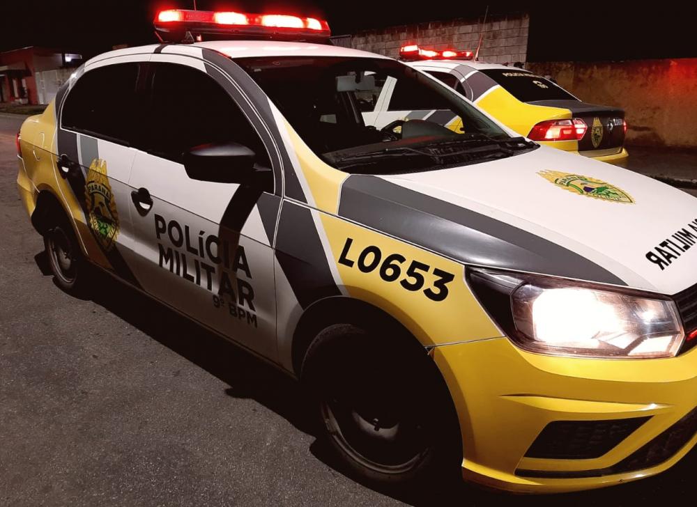 Mulher leva garrafa na cabeça e é ameaçada de morte em brigar em bar