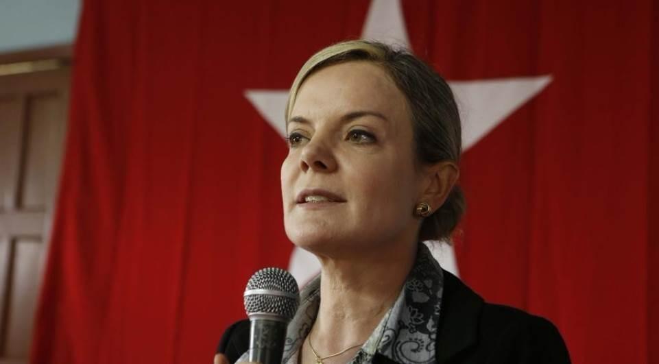 Gleisi Hoffmann nas mãos de Carmem Lúcia