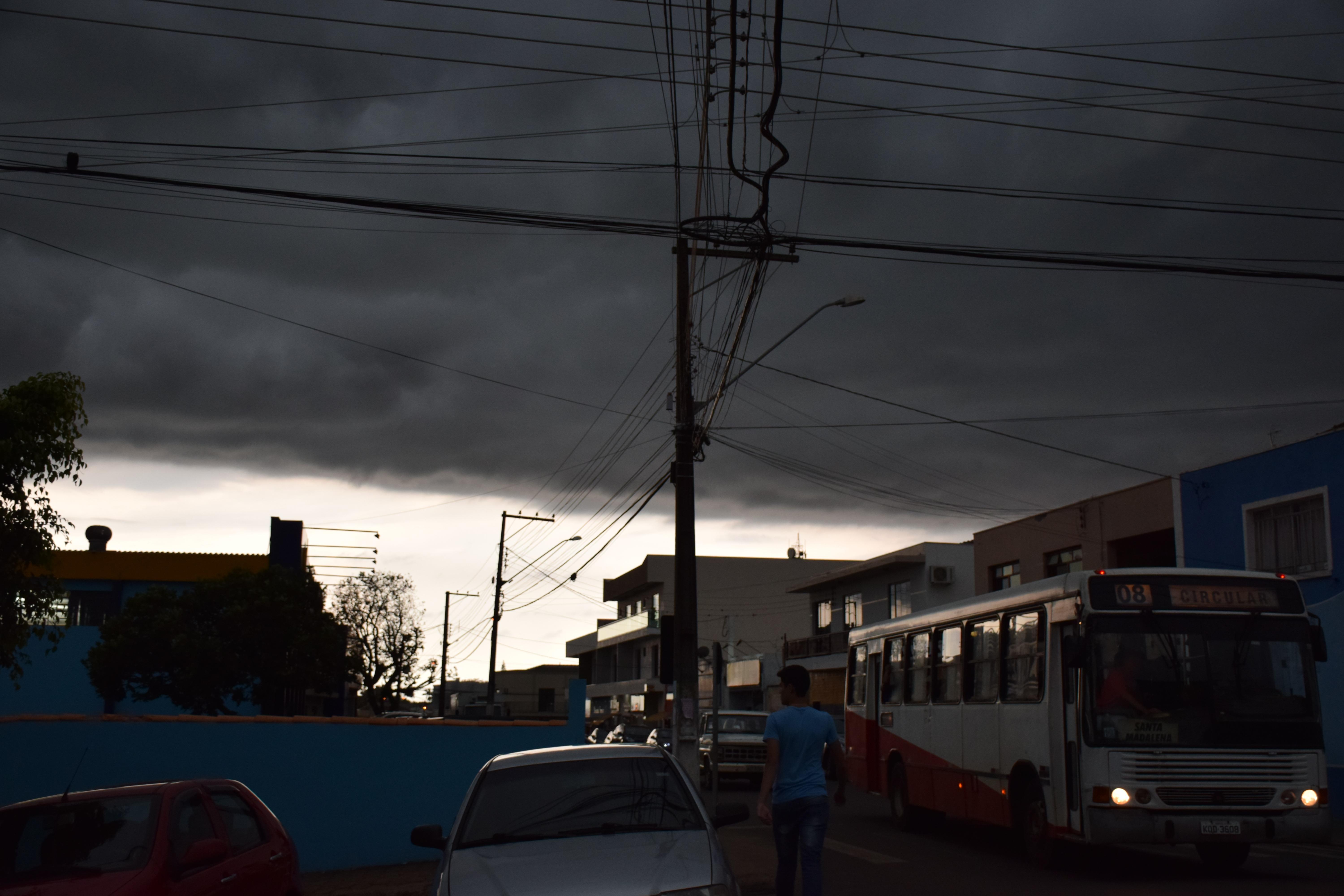 Instituto emite alerta de tempestade com granizo e ventos intensos