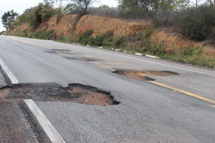 Pesquisa aponta que 57% dos trechos de rodovia no Paraná apresentam problemas