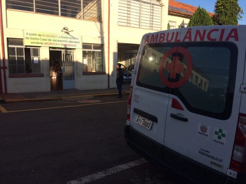 Motorista sofre mal súbito e bate carro contra muro 