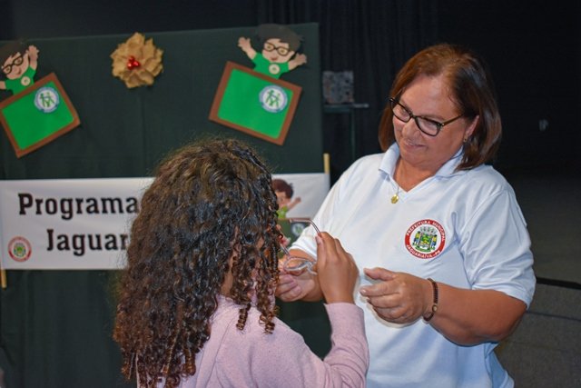 Prefeitura de Jaguariaíva distribui óculos de grau gratuitos para crianças