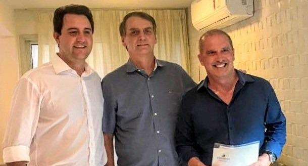 Ratinho Jr reafirma apoio a Bolsonaro em encontro na casa do presidenciável