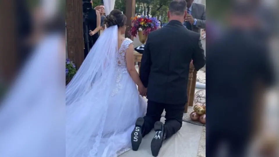 Noivos casam em frente a quartel em acampamento de bolsonaristas