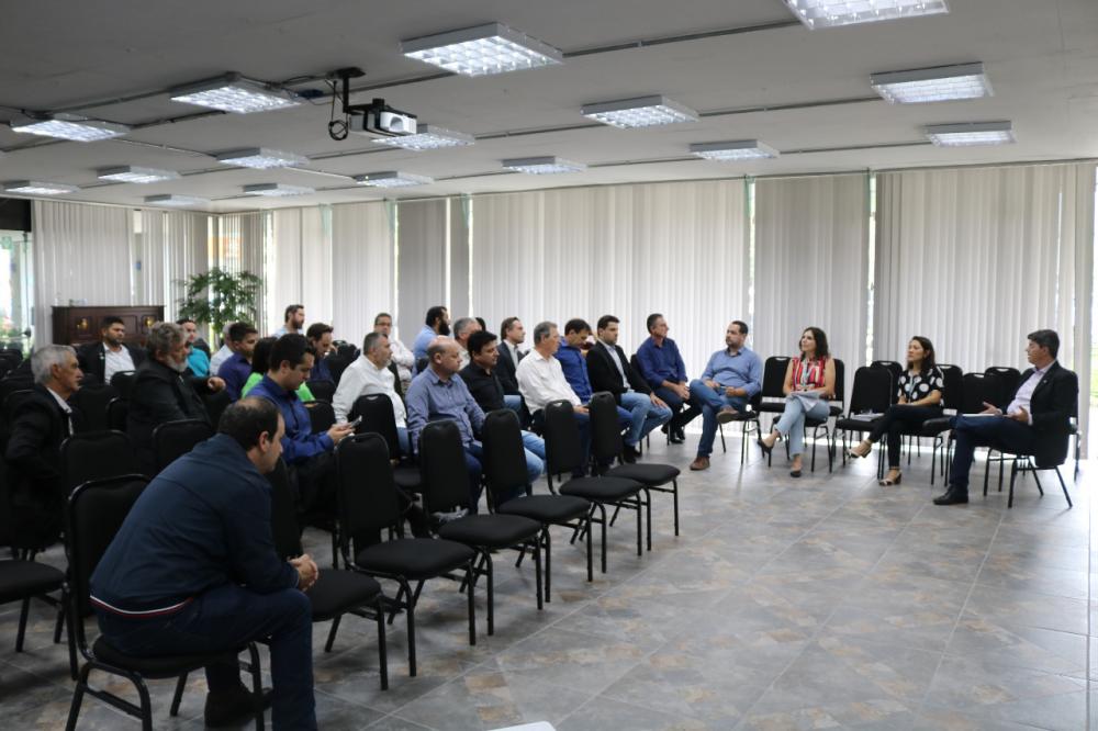 Prefeitos do Norte Pioneiro se reúnem para discutir sobre o transporte escolar na região