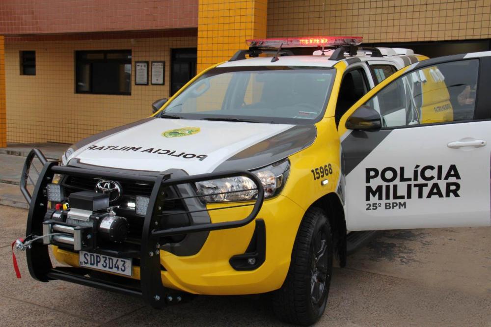 Mulher leva susto ao ver viatura da PM e acaba presa