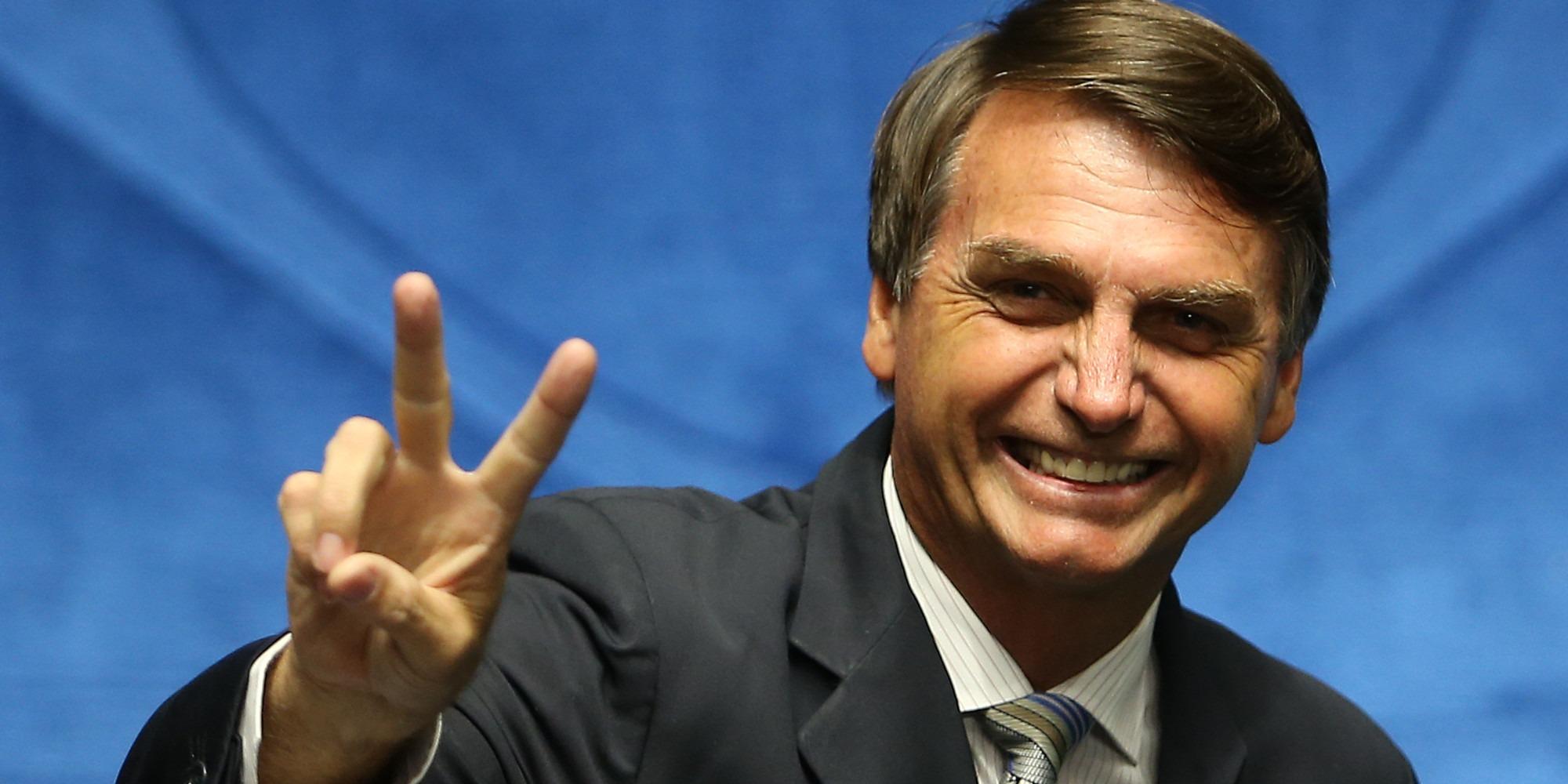 Nós estamos com a mão na faixa, diz Bolsonaro