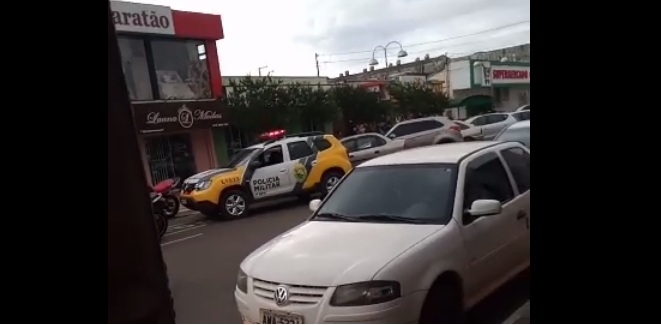 Suspeito considerado perigoso faz reféns em loja no Centro de Arapoti