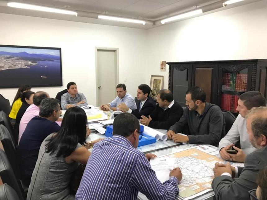 Comitiva de Ibaiti se reúne com secretário de Infraestrutura em Curitiba
