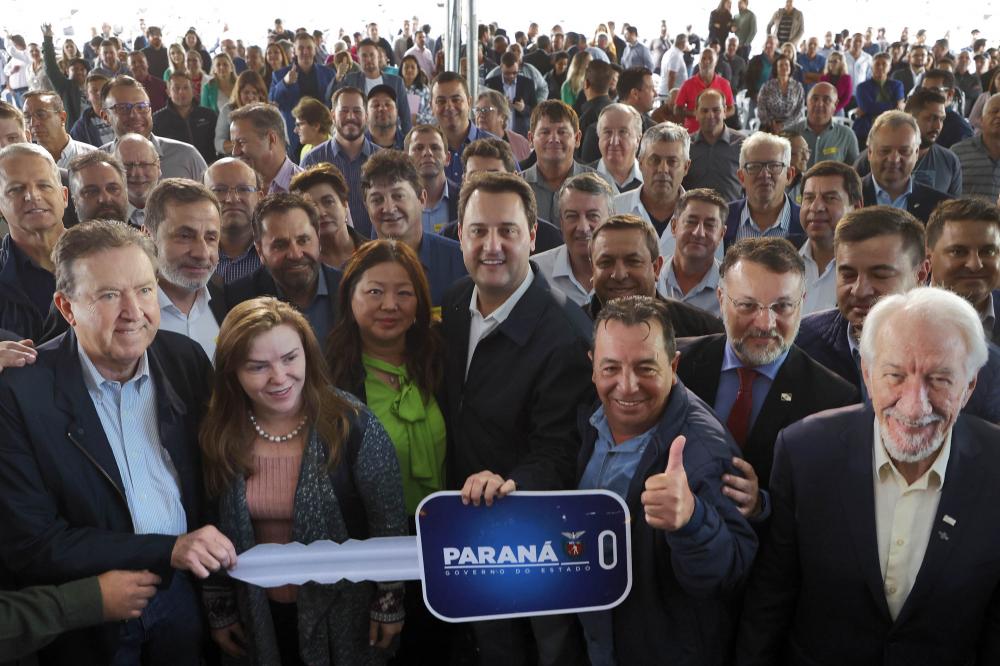 Wenceslau Braz e outros quatro municípios do Norte Pioneiro recebem novos ônibus escolares