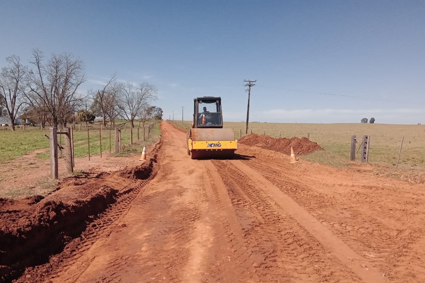 Prefeito visita obras de recuperação na PR-151 em Santana do Itararé