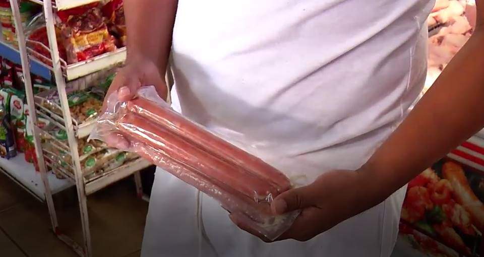 Suspeito é preso após furtar 2 kg de linguiça em mercado