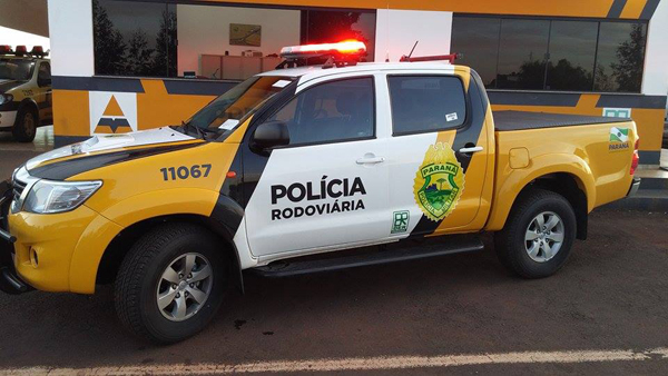 Caminhão tomba e deixa motorista ferido na PR-151 em Ribeirão Claro