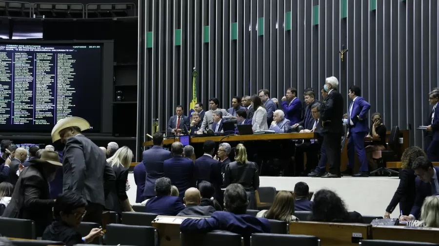 Câmara aprova aumento salarial para presidente, ministros e parlamentares