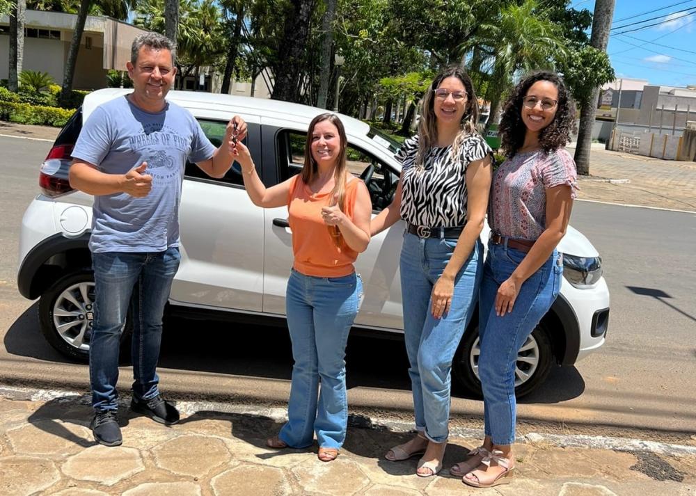 APAE de Jaboti recebe veículo zero quilômetros