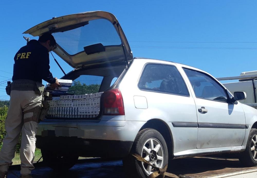 PRF apreende dois carros com contrabando de cigarros no Norte Pioneiro