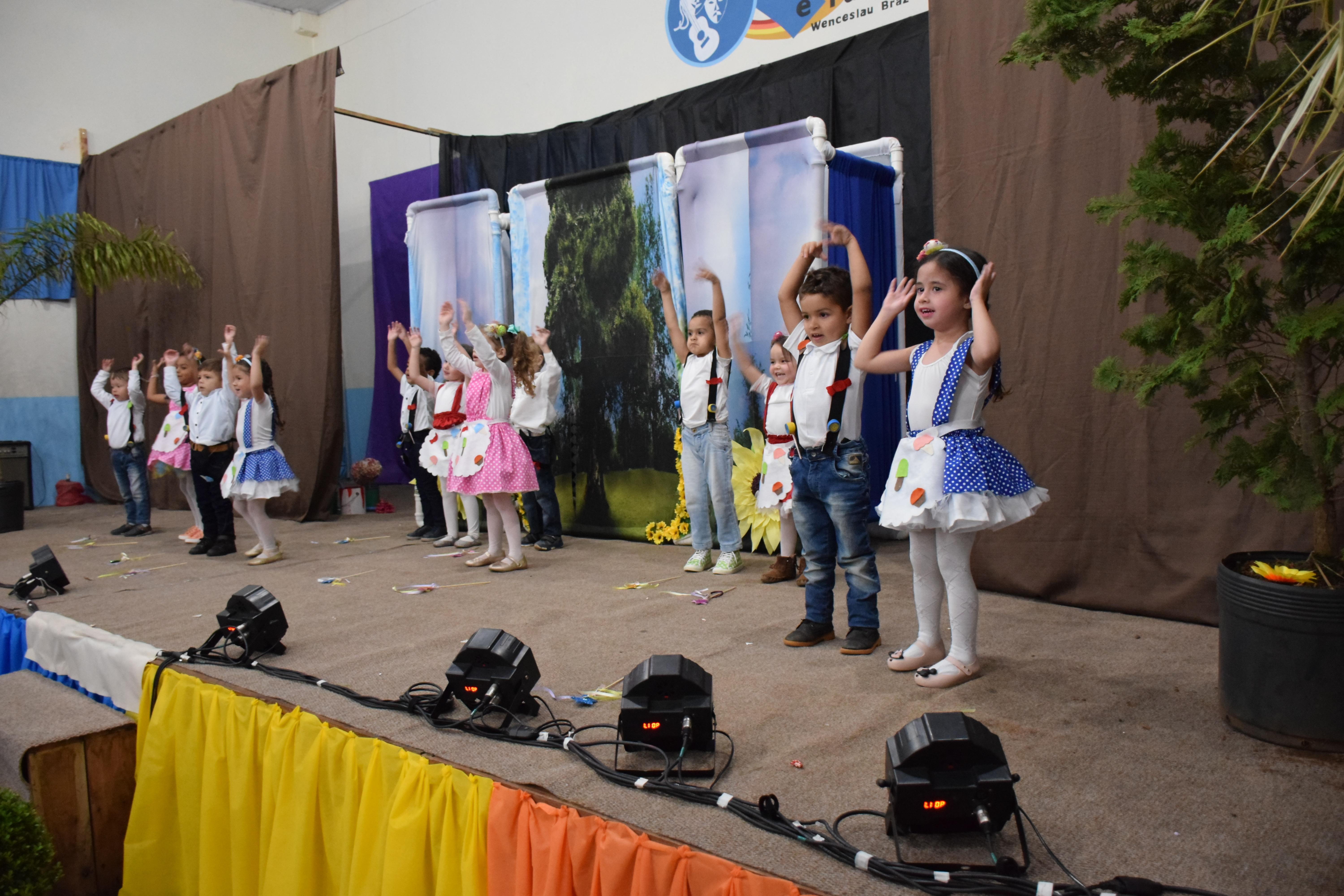 Com o tema “Era uma vez”, CMEI Criança Feliz encanta público em sua II Exposição