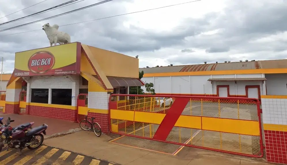 Frigorifico com mais de 800 funcionários paralisa atividades no Paraná