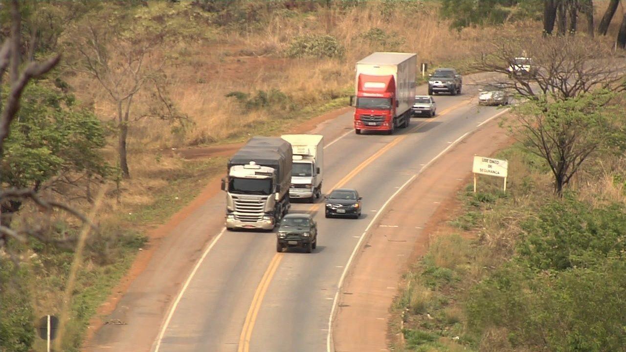 A cada 23 minutos, Paraná registra uma multa por ultrapassagem irregular