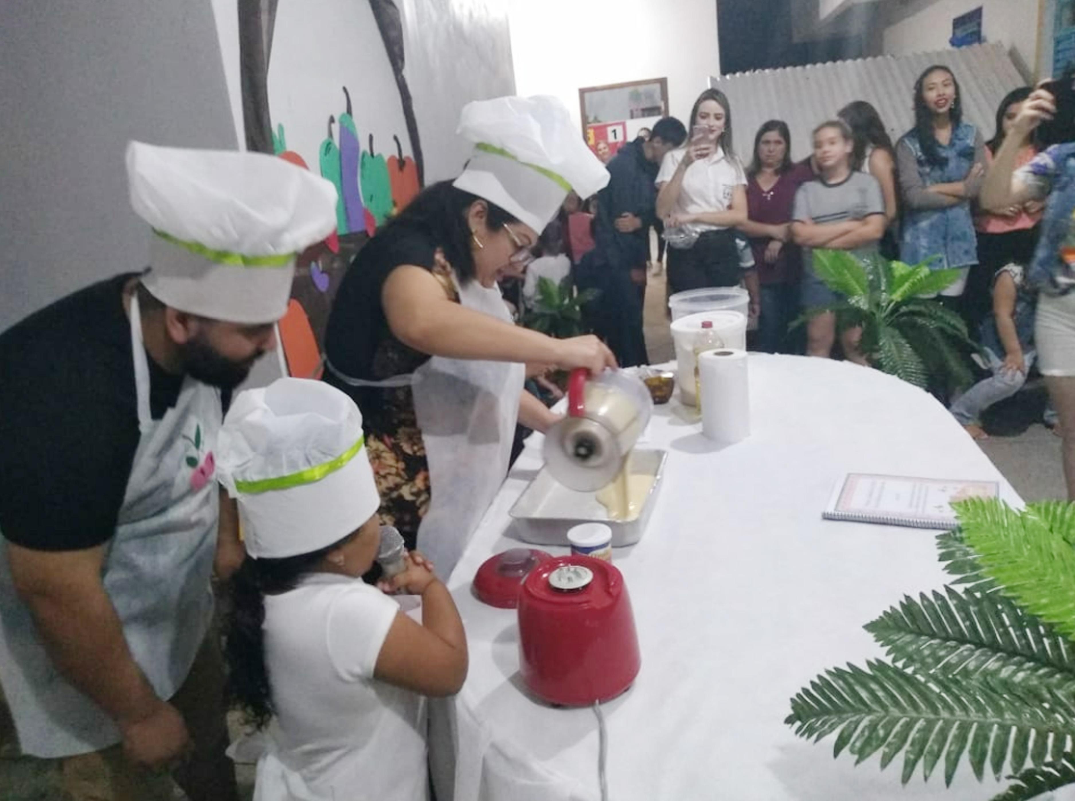 Cmei Dona Valdomira comemora sucesso da primeira feira culinária