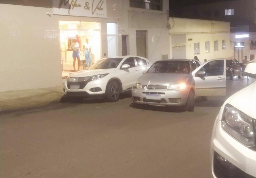 Motorista bêbado causa pelas ruas de Siqueira Campos e é preso após acidente