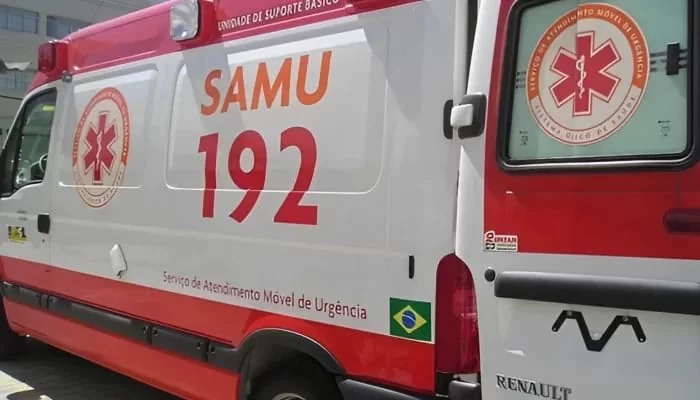 Idoso fica ferido ao ser atropelado por moto na faixa de pedestres