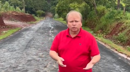 Prefeito Paulinho entrega calçamento no bairro Alecrim