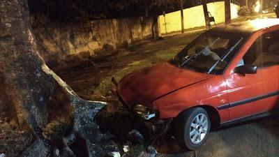 Menor alcoolizado se envolve em acidente