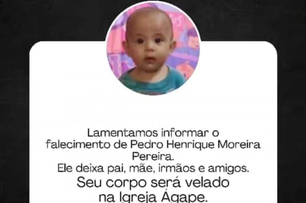 Bebê de dez meses cai de caminhão e morre atropelado