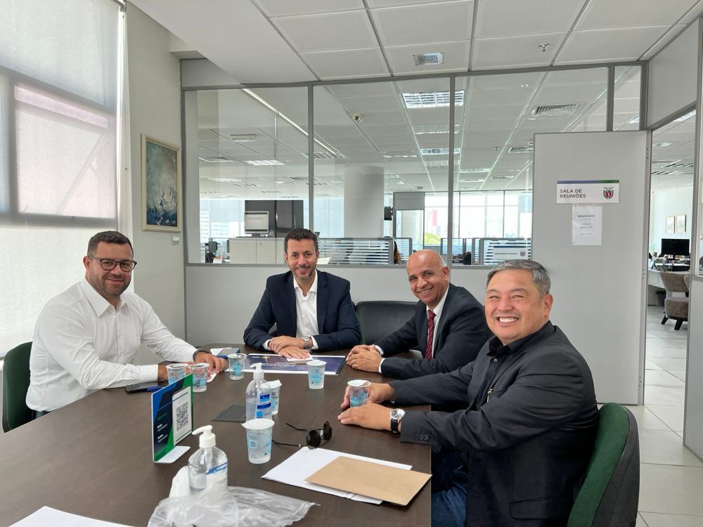 Equipe da Secretaria de Comunicação do Paraná recebe representantes da ADI/PR